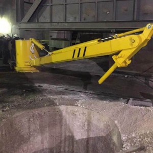 Hydraulic Robotic Arm In Front Of The Furnace Recycling machine